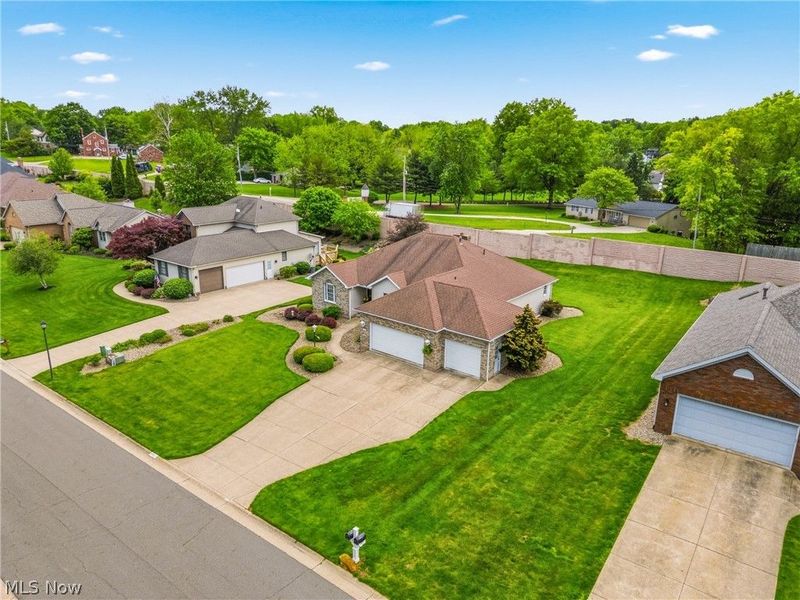 6862 Red Deer Circle NW, Canton, OH 44708 Photo 4