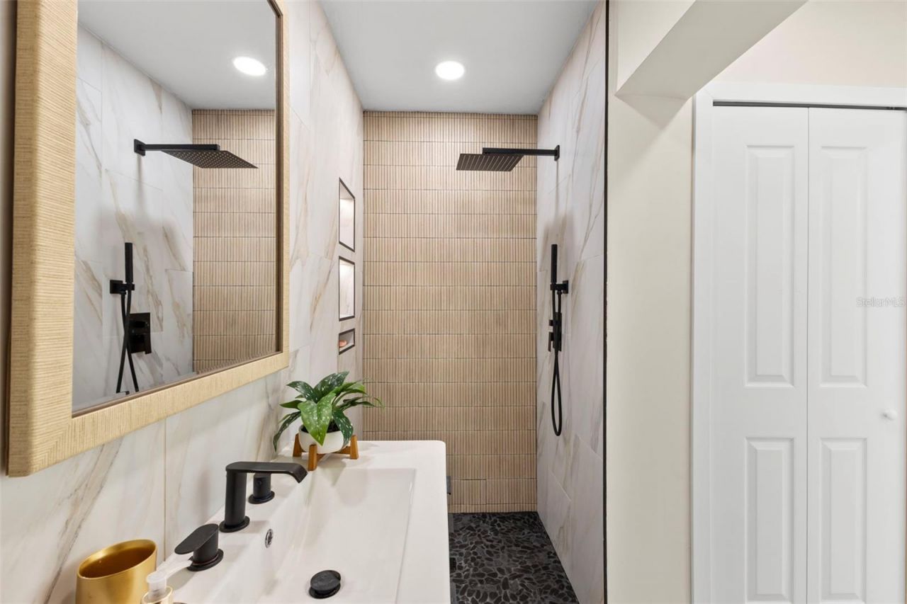 4430 Carson Street Ne, Saint Petersburg, FL 33703 Photo