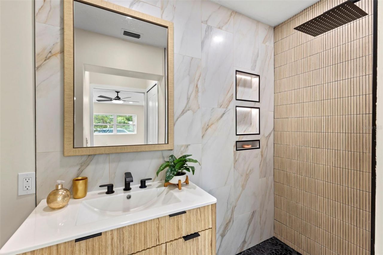 4430 Carson Street Ne, Saint Petersburg, FL 33703 Photo