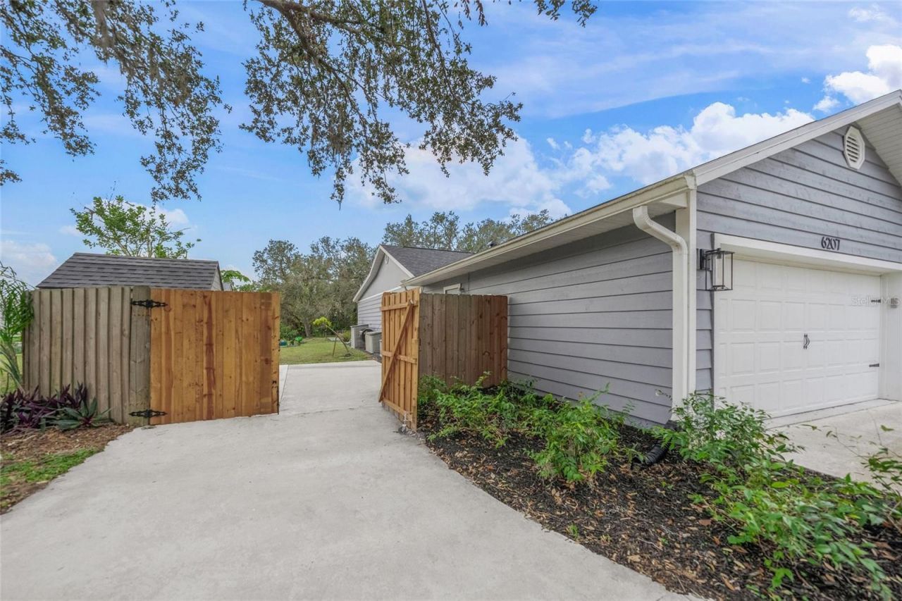 6207 93rd Street Circle E, Bradenton, FL 34202 Photo