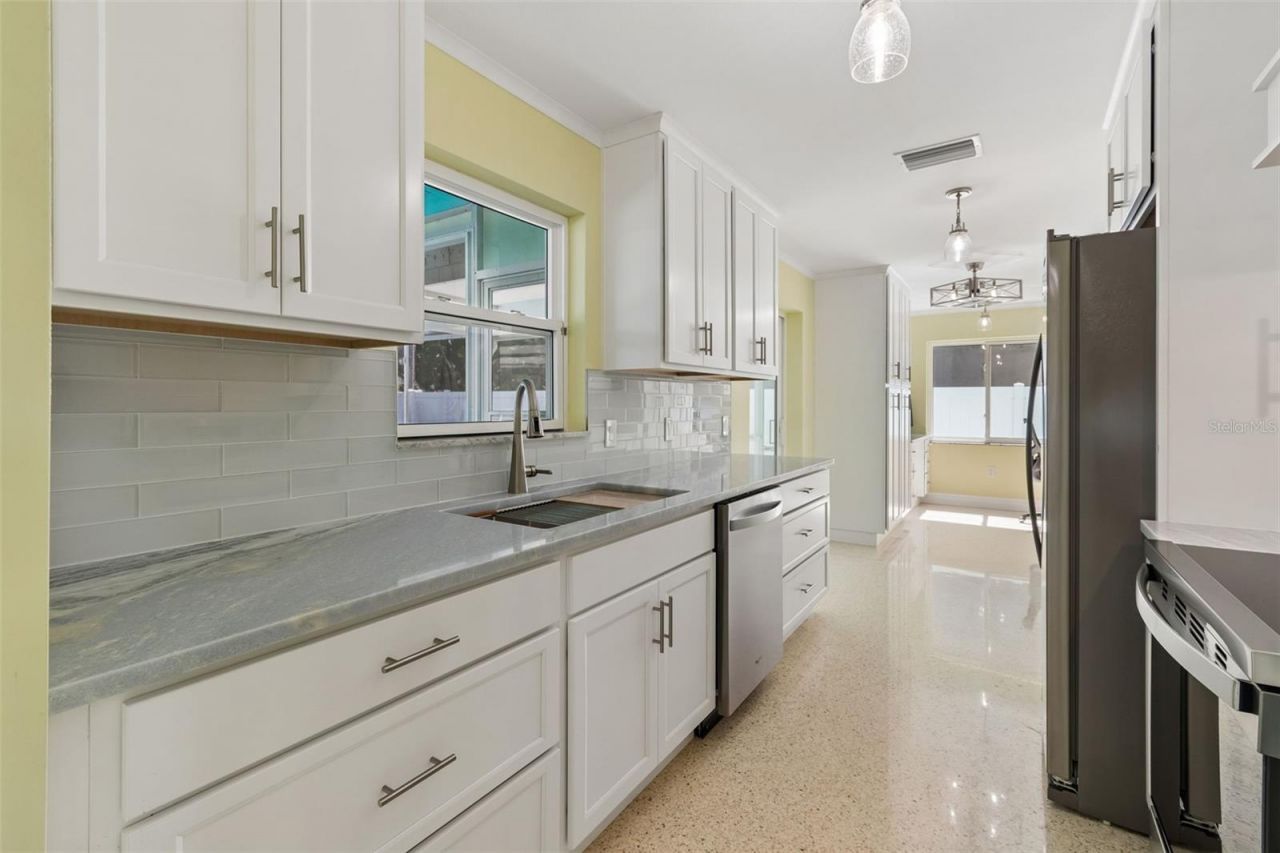 4388 50th Place S, Saint Petersburg, FL 33711 Photo