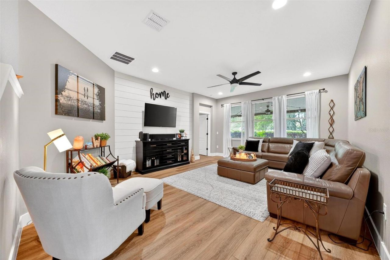 4025 Lake Bosse View Drive, Orlando, FL 32810 Photo