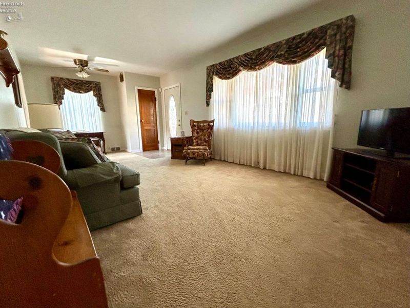 23 Homewood, Norwalk, OH 44857 Photo 9