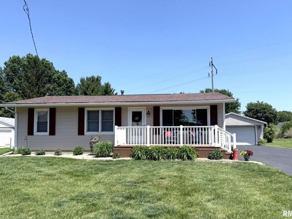1353 N FARNHAM Street, Galesburg, IL 61401