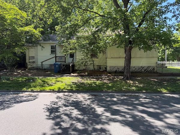 529 2nd Street E, Centralia, IL 62801
