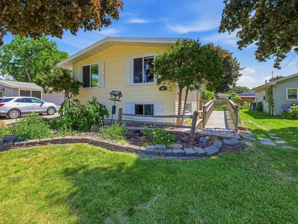 1018 HAWK STREET, Oshkosh, WI 54902