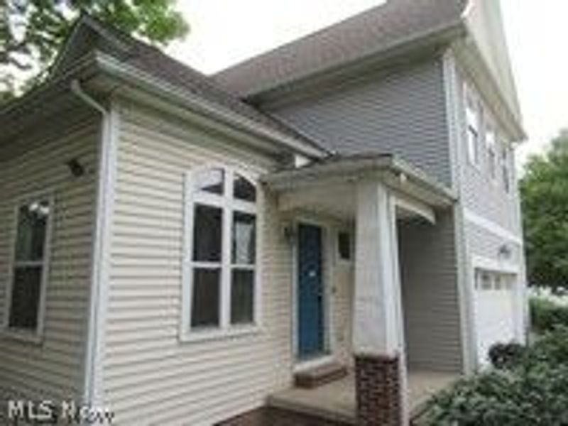 3718 Minster Court, Cleveland, OH 44105 Photo 2