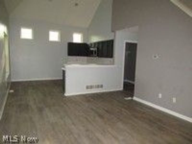 3718 Minster Court, Cleveland, OH 44105 Photo 4