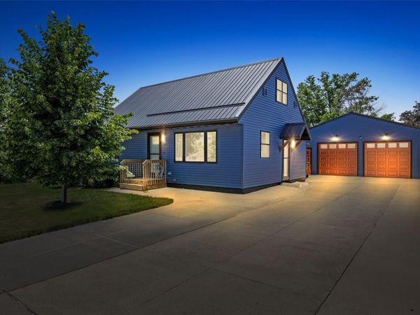 2038 26th Street SW, Cedar Rapids, IA 52404