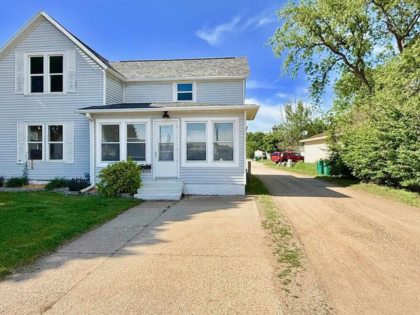 1006 11th St , Milford, IA 51351