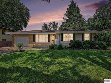9428 Meadow Drive, Omaha, NE 68114