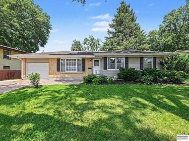 9428 Meadow Drive, Omaha, NE 68114