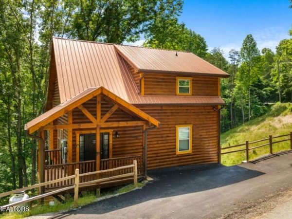 1446 Silver Poplar Lane, Sevierville, TN 37876