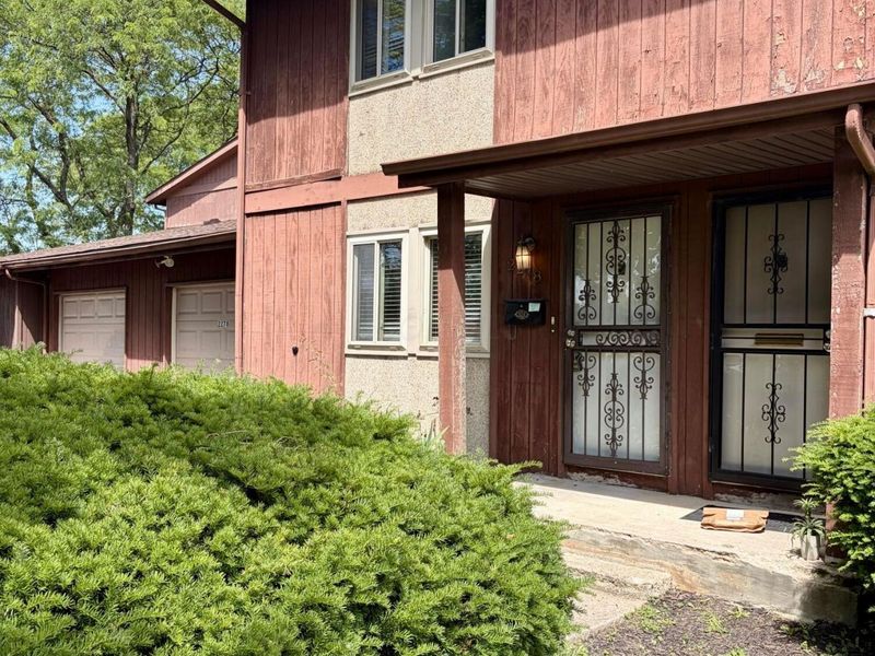 2278 Wadsworth Drive, Unit D, Columbus, OH 43232 Photo 2