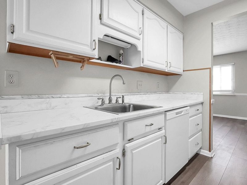 2278 Wadsworth Drive, Unit D, Columbus, OH 43232 Photo 9