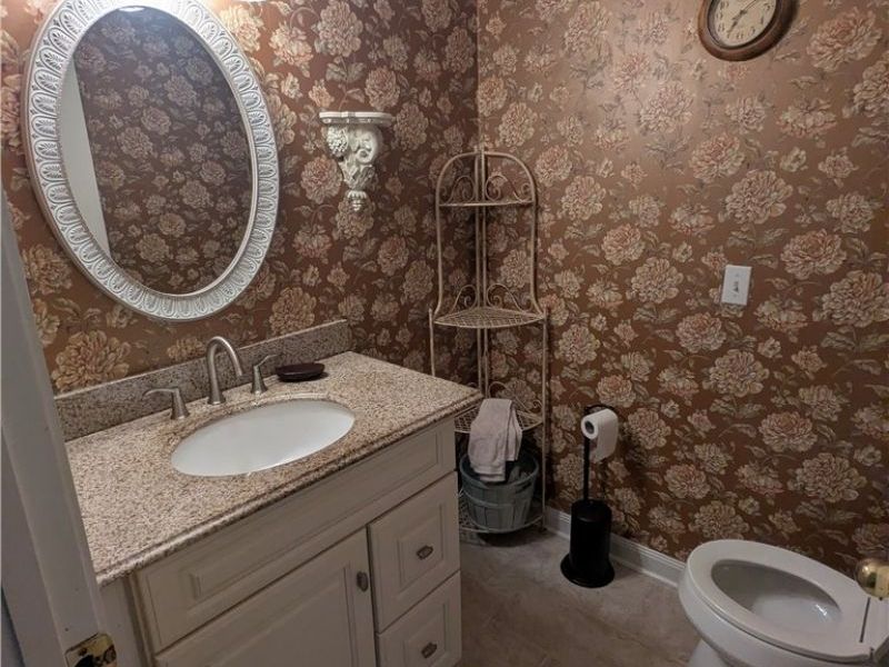18395 Leatherwood Road, Salesville, OH 43778 Photo 11