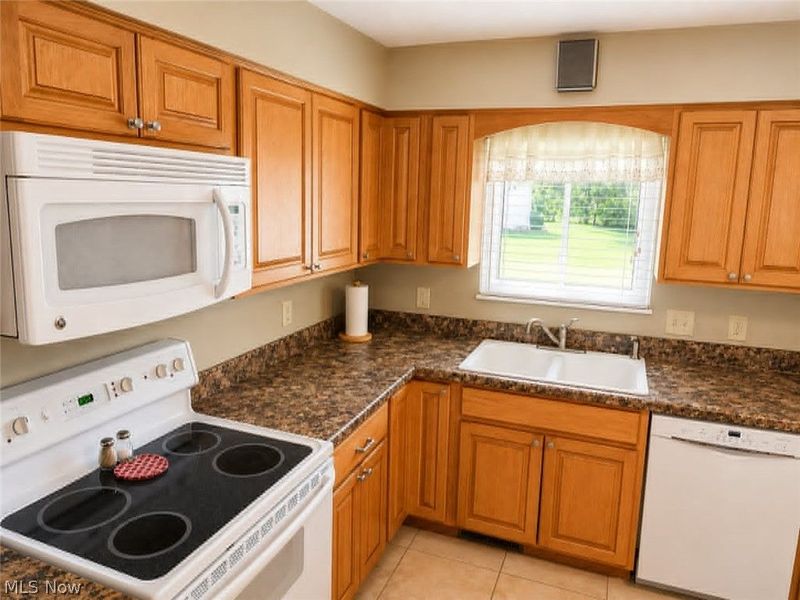 14598 S Gateway Drive, North Royalton, OH 44133 Photo 2