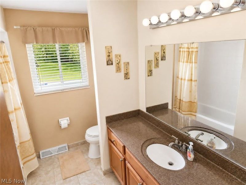 14598 S Gateway Drive, North Royalton, OH 44133 Photo 8
