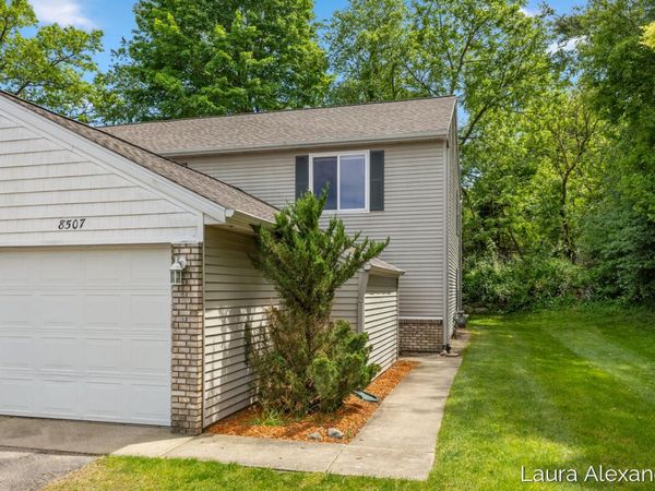 8507 Courtland Drive NE, Unit 4, Rockford, MI 49341