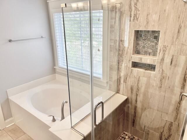 208 Clouter Creek Drive Photo 12