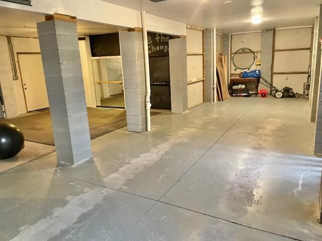 208 Clouter Creek Drive Photo 27