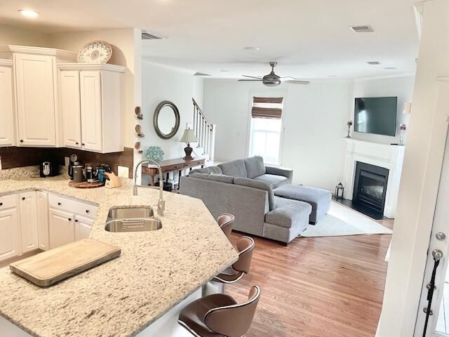 208 Clouter Creek Drive Photo 7