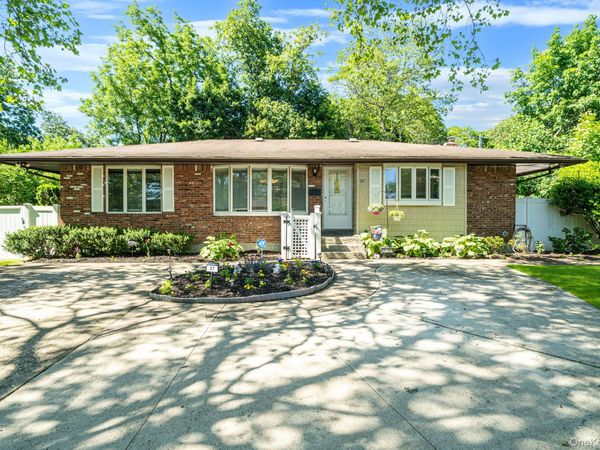 37 Coe Place , Huntington Station, NY 11746