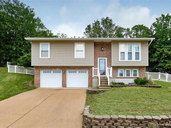 6001 La Chateau Court , St Louis, MO 63129