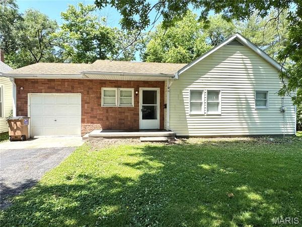 405 S Van Buren Street , Litchfield, IL 62056