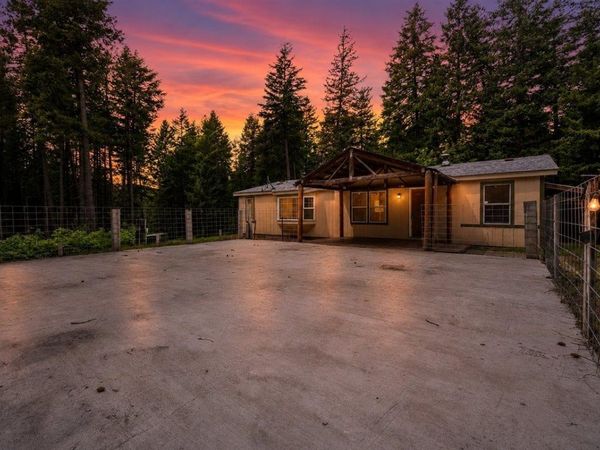 14611 Mountain View Ln, Newman Lake, WA 99025