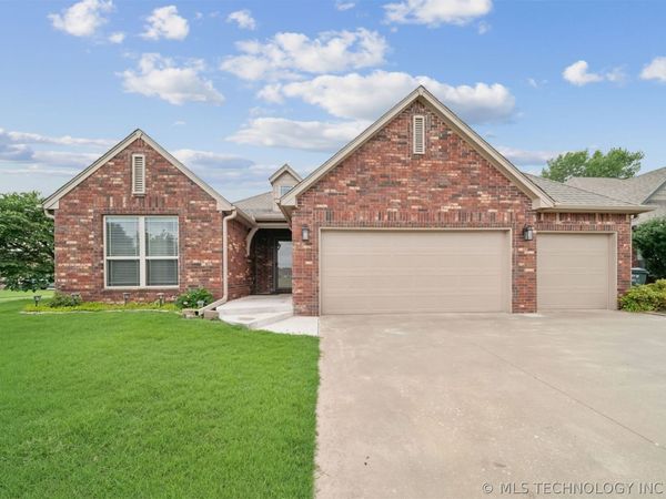 14320 E 92nd Street North , Owasso, OK 74055