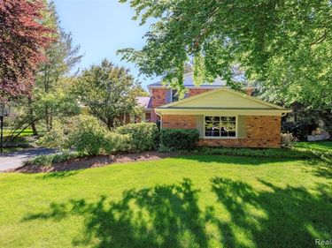 19646 Wilshire Boulevard, Beverly Hills Vlg, MI 48025