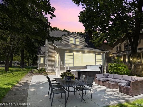 3889 Lakewood Drive, Waterford Twp, MI 48329