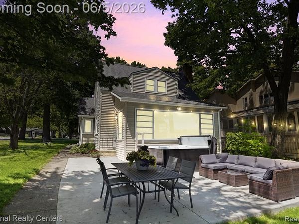 3889 Lakewood Drive, Waterford Twp, MI 48329