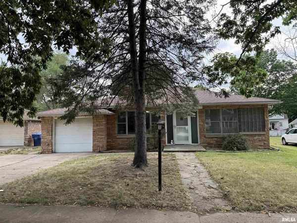 1115 S 9th Street, Pekin, IL 61554