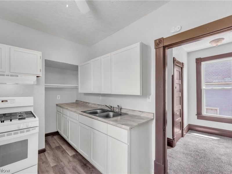 812 Lovett Place, Unit UP, Lorain, OH 44052 Photo 4