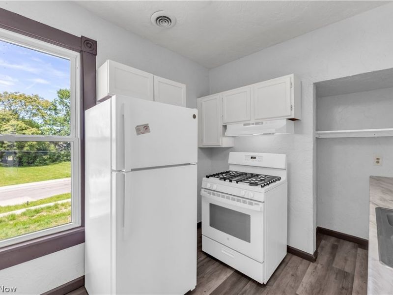 812 Lovett Place, Unit UP, Lorain, OH 44052 Photo 5