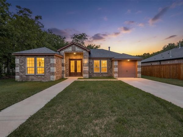 343 N Morris Street , Gainesville, TX 76240