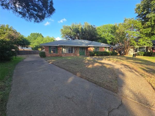 905 Glen Vista Drive N, Irving, TX 75061