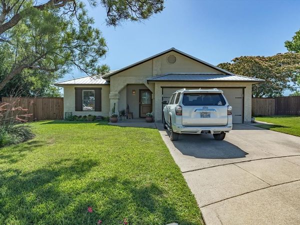 2100 Whispering Wind Street , Fort Worth, TX 76108