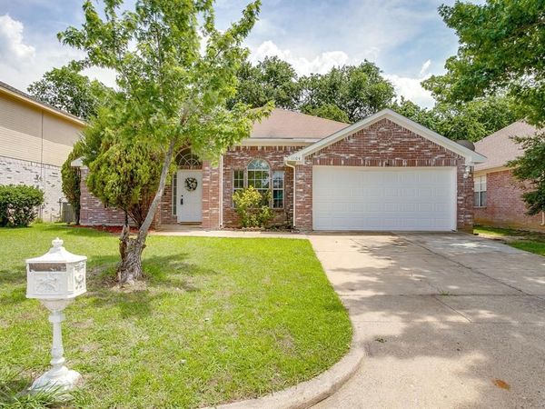 1104 Angel Fire Lane , Arlington, TX 76001