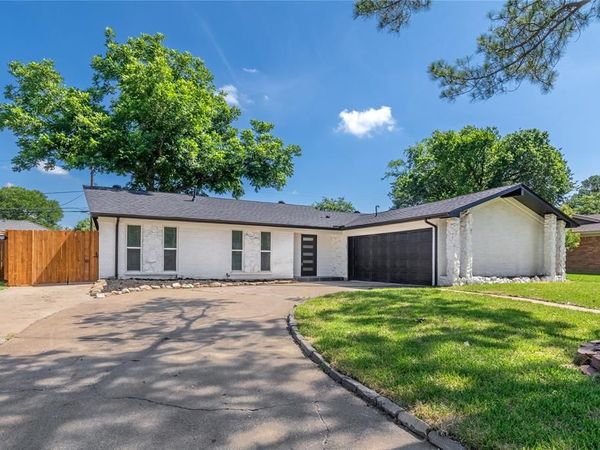 524 Circleview Drive N, Hurst, TX 76054