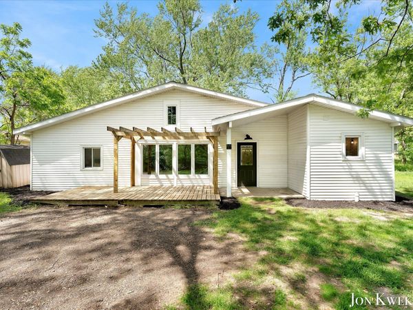 140 N 5th Street NE, Cedar Springs, MI 49319