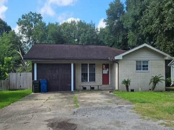 907 OAK Street , Scott, LA 70583