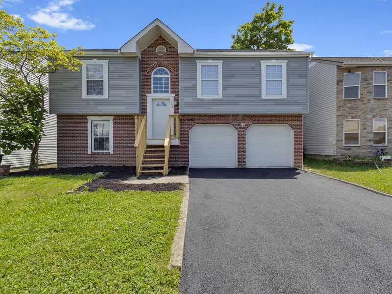 2243 Golden Leaf Lane, Columbus, OH 43223 Photo 1