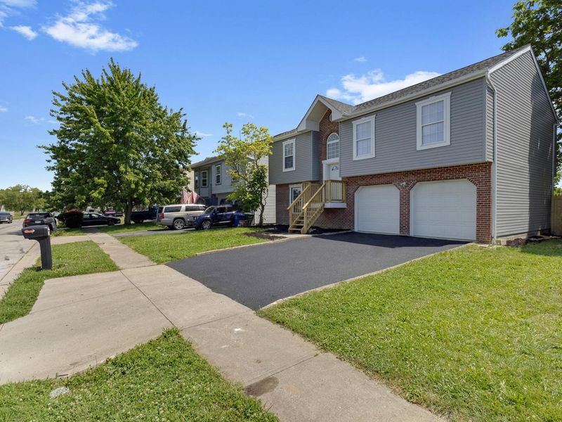 2243 Golden Leaf Lane, Columbus, OH 43223 Photo 2