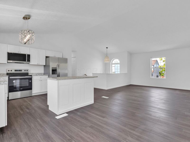 2243 Golden Leaf Lane, Columbus, OH 43223 Photo 6