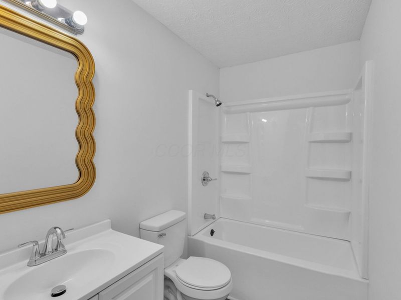 2243 Golden Leaf Lane, Columbus, OH 43223 Photo 9