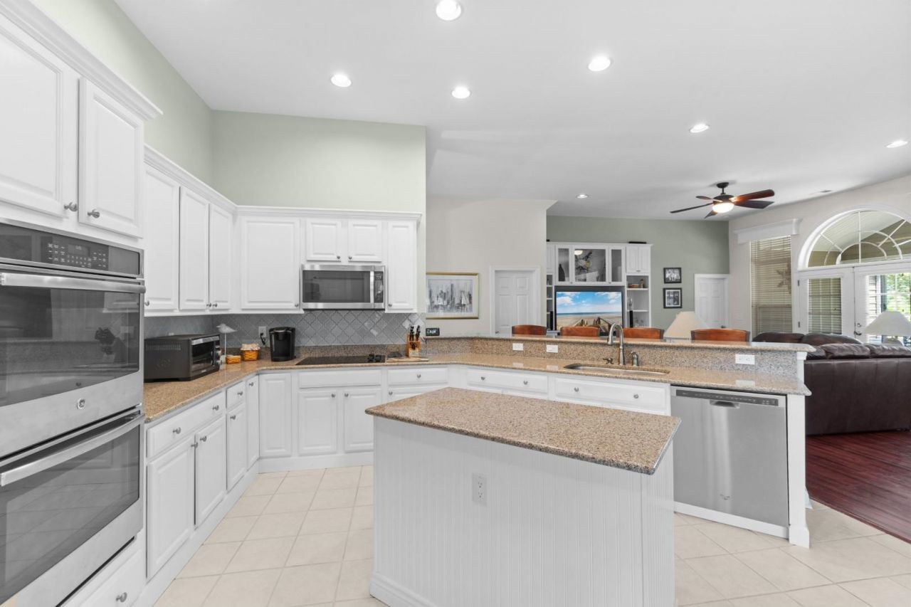 4513 Firethorne Dr. Photo 4