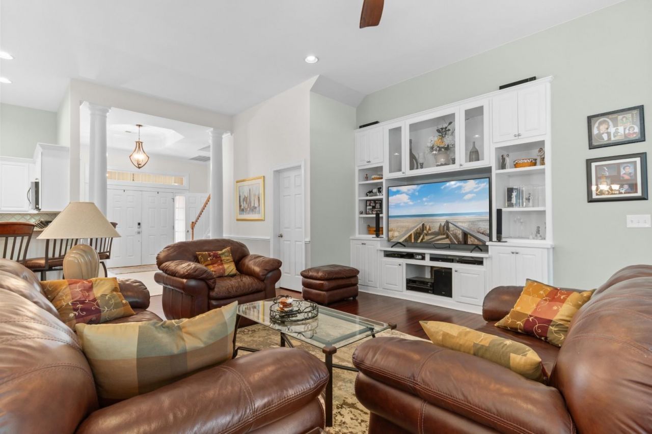 4513 Firethorne Dr.  Photo 9